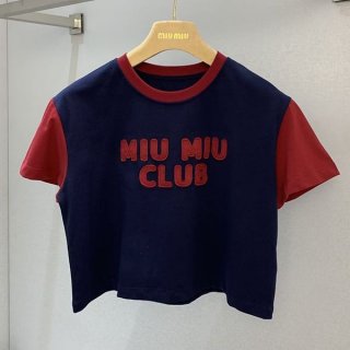 お洒落ミュウミュウ 偽物 フロントロゴが可愛いロゴ刺繍入りジャージーTシャツ myc47805