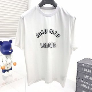 超話題!ミュウミュウ 偽物 Leagueロゴ入りのアイコニックなTシャツ myu24874