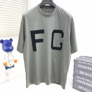 超希少！Fear of God 偽物 エッセンシャルズ キッズ半袖ロゴ入りＴシャツ fes13483