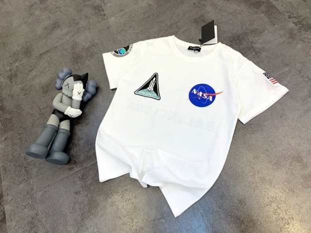 送料込バレンシアガ × NASA 偽物 スペース ロゴ Tシャツ ホワイト bah41099